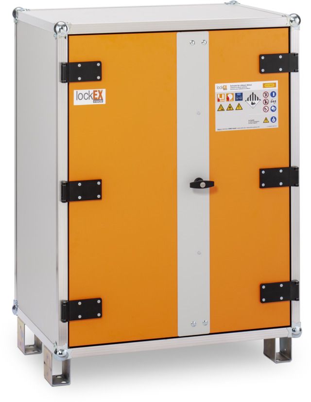 Akku-Ladeschrank Premium 8/10 geschlossen mit Füssen Akku-Ladeschrank Premium 8/10 geschlossen mit Füssen 400 Volt