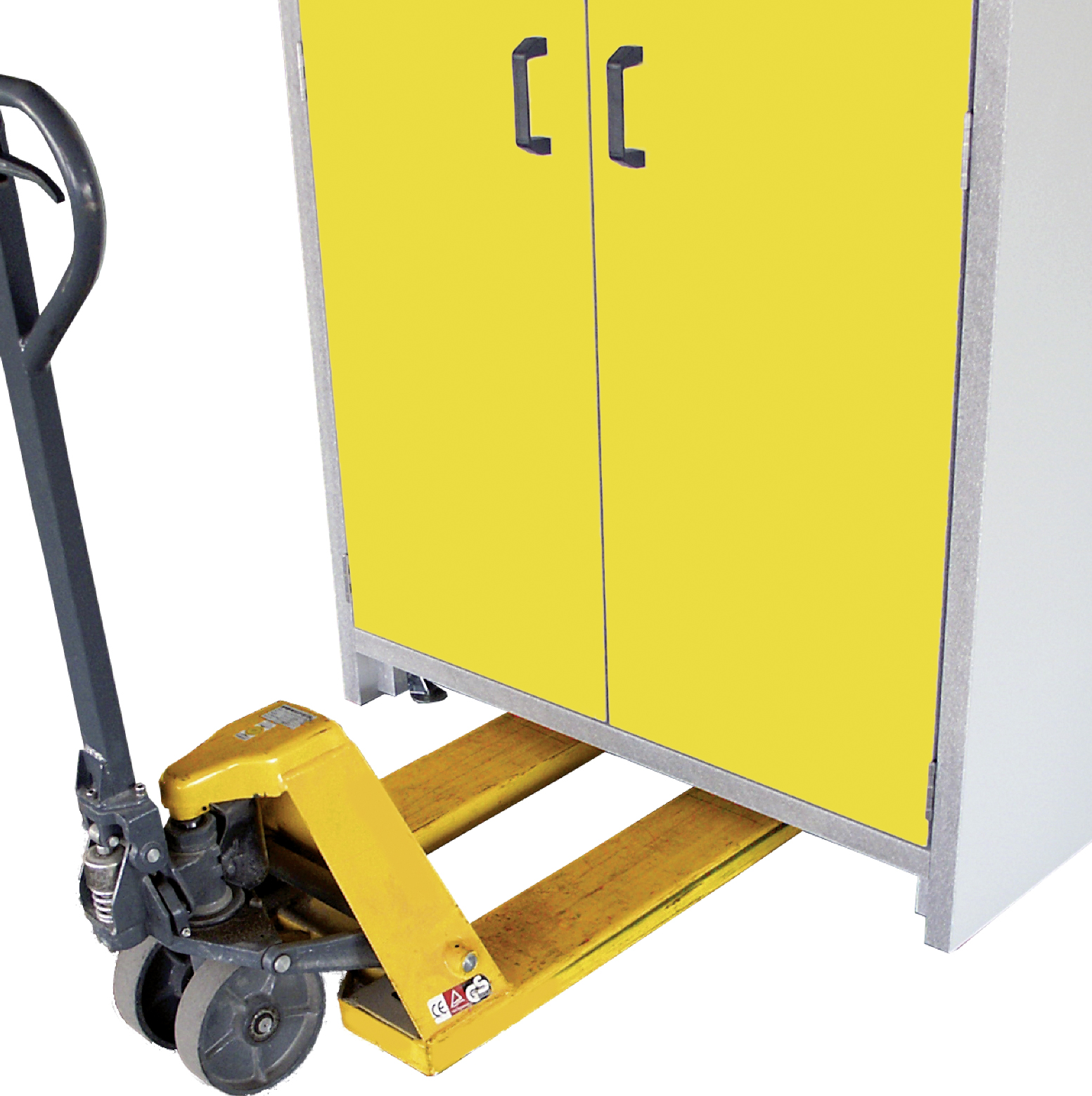 Sicherheitsschrank-Protecto-Line_mit-Hubwagen_12-20 Akku-Sicherheitschrank F 90 – Typ 12/20 unterfahrbar, Gras, Pflanze