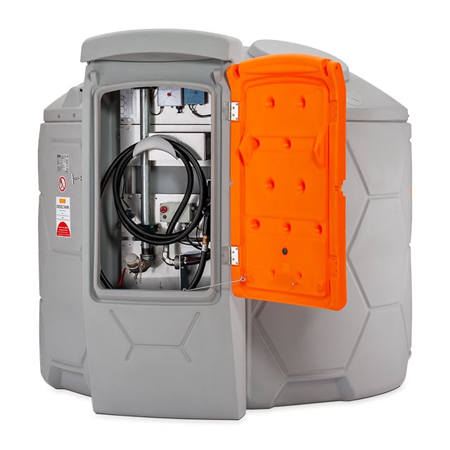 Wasserbehälter, Speicherbehälter, Chemikalientank, orange Tür, Rohre/Haken